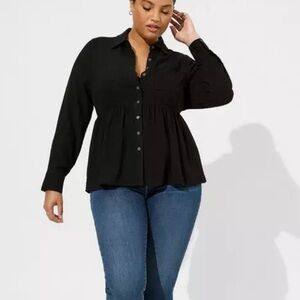 Torrid black peplum crinkle gauze button blouse